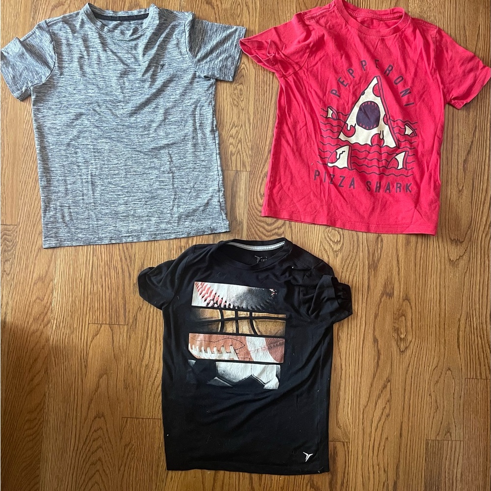 Gray, Red, and Black boys size m (8) T-Shirts Set